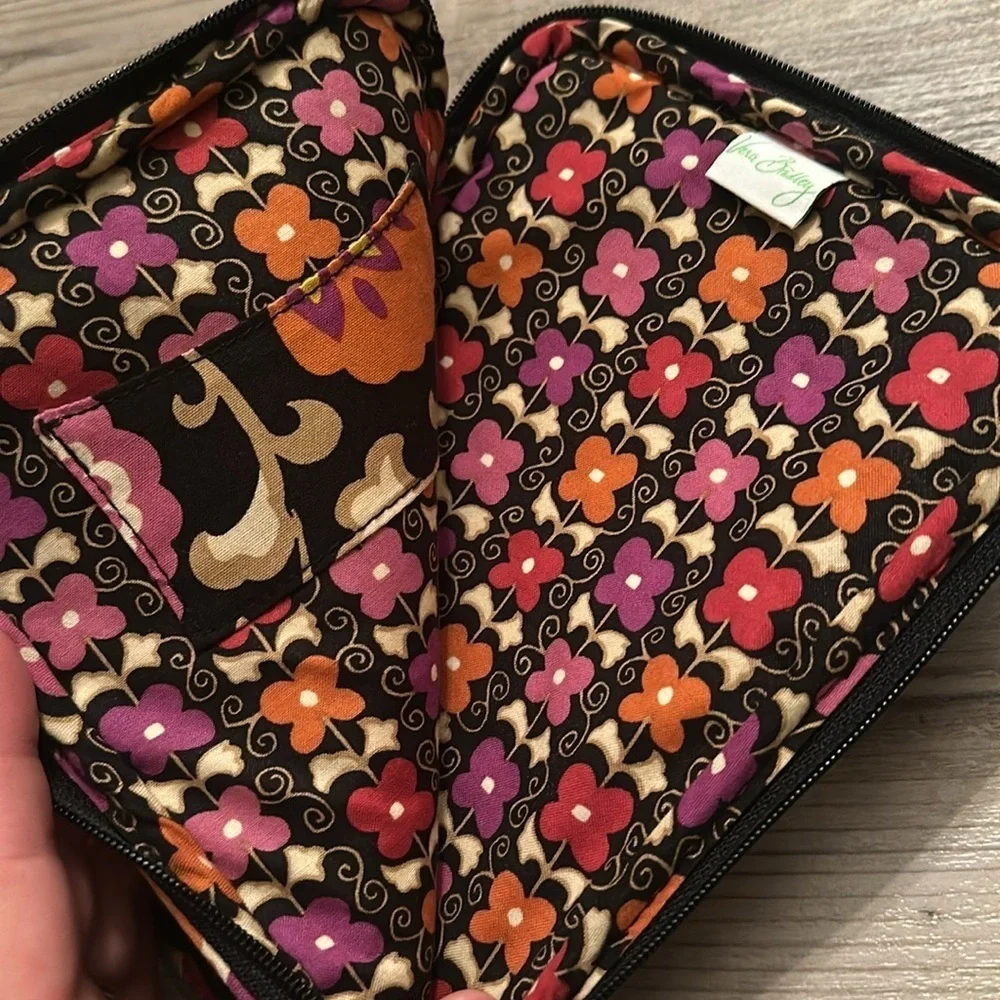Vera Bradley tablet sleeve- suzani